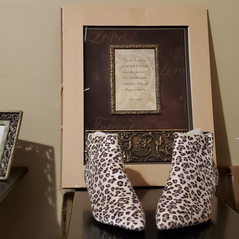 🔥🔥🔥CYBER SALE SNOW LEOPARD, KITTEN HEEL BOOTIES